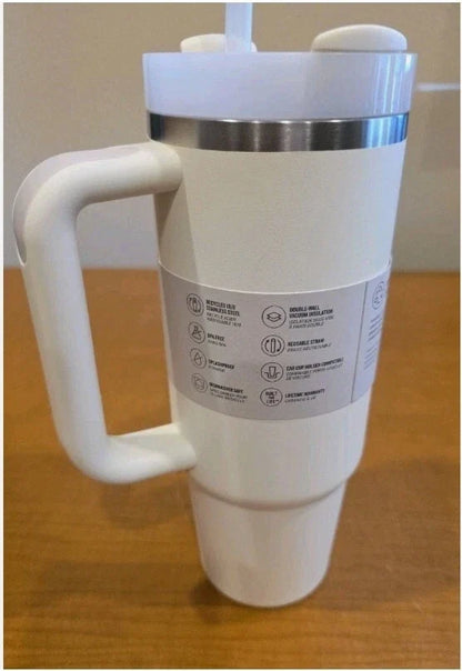 Quencher H2.0 FlowState™ 30oz Tumbler – Cream / Beige